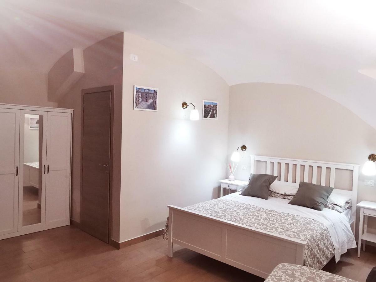 Le Del Cavaliere * Napels